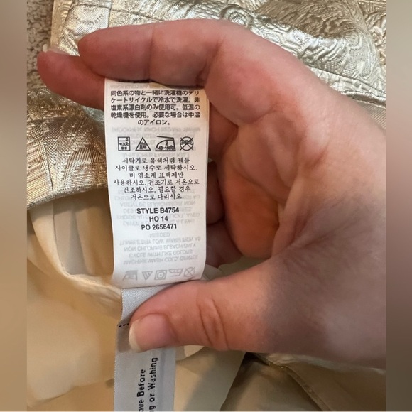 J. Crew - "Origami" Champagne Matelasse
Pattern Wrap Mini Skirt Women's - Size 2 - Picture 9 of 9